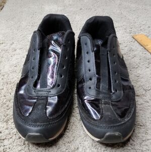 Kid's Tennis Shoes - SIZE 4